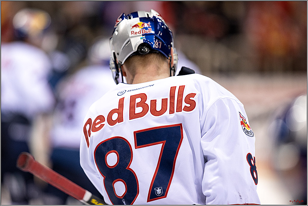 PENNY DEL Viertelfinale 4. Spiel; Duesseldorfer EG - Red Bull Muenchen; Duesseldorf, 16.04.2022